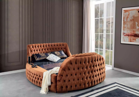 Cama Chesterfield tapizada diseño de lujo marrón con televisión para hoteles.